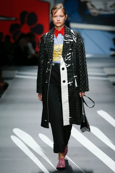 Look 7